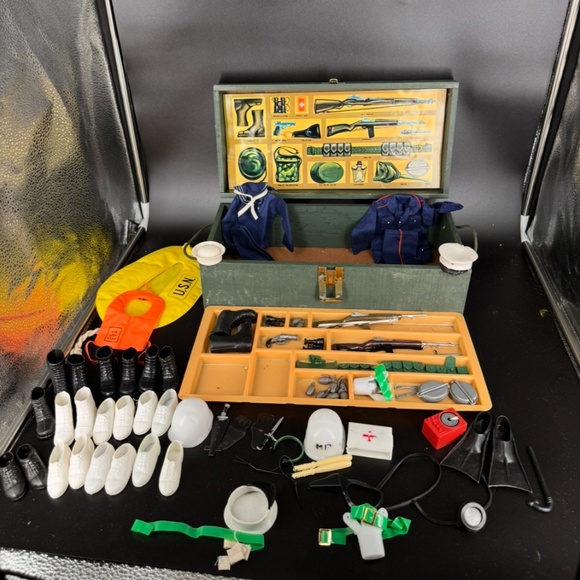 Vintage 1964 12" GI Joe Wooden foot Locker & Accessories Plus Extra items - Picture 1 of 9